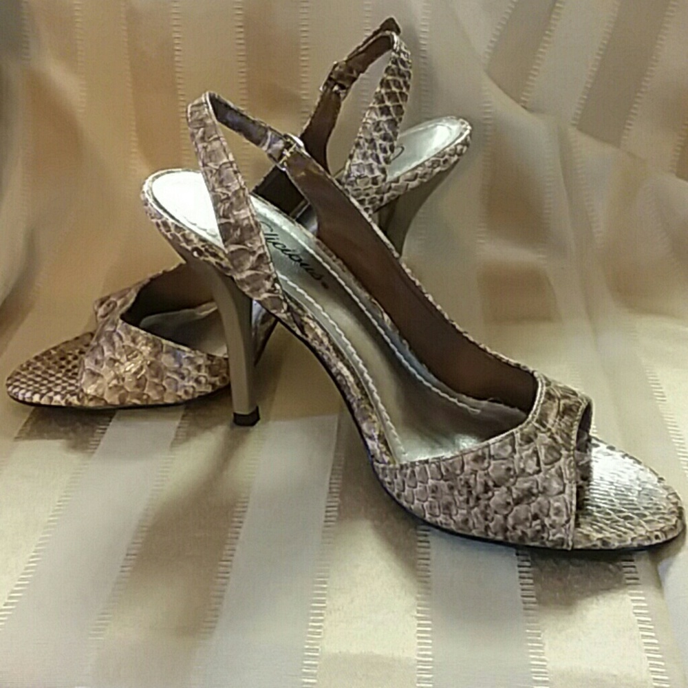 Brown/tan snake skin look never worn heels size 6